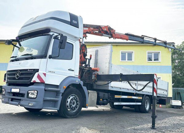 Mercedes-Benz Axor 1824 - Kamion sa tovarnim sandukom, Kamion sa dizalicom: slika 1 Mercedes-Benz Axor 1824 - Kamion sa tovarnim sandukom, Kamion sa dizalicom: slika 1
