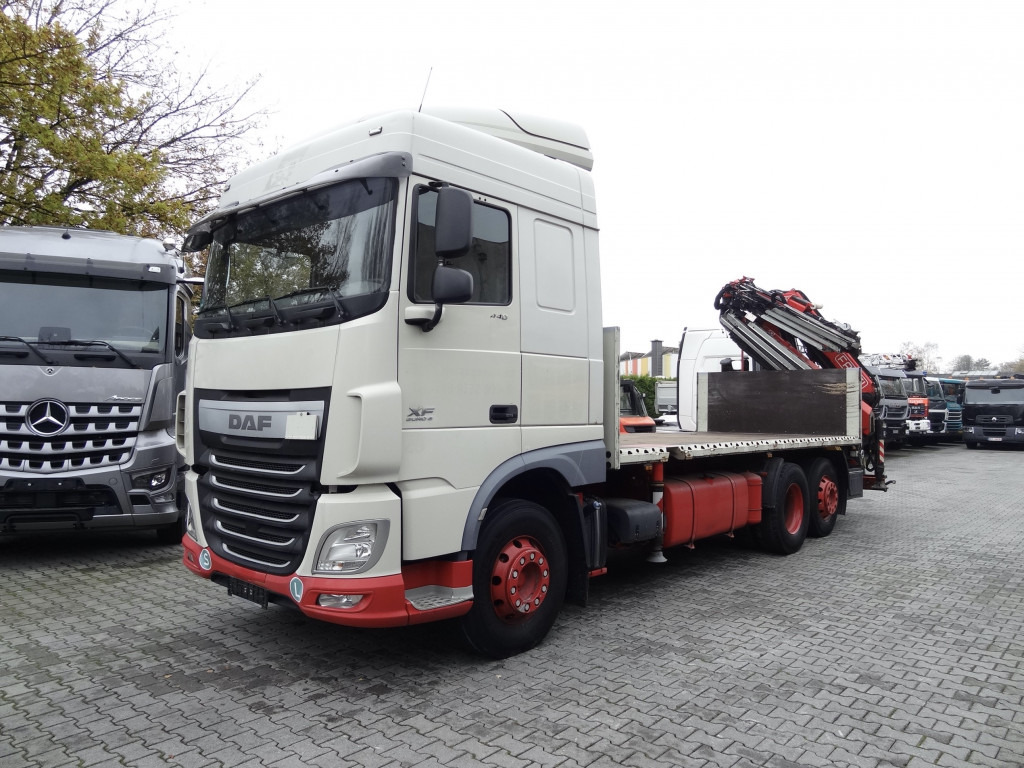Daf XF440 6X2 Fassi 235 mit Jib bis 24.50 Meter - Kamion sa tovarnim sandukom, Kamion sa dizalicom: slika 1 Daf XF440 6X2 Fassi 235 mit Jib bis 24.50 Meter - Kamion sa tovarnim sandukom, Kamion sa dizalicom: slika 1