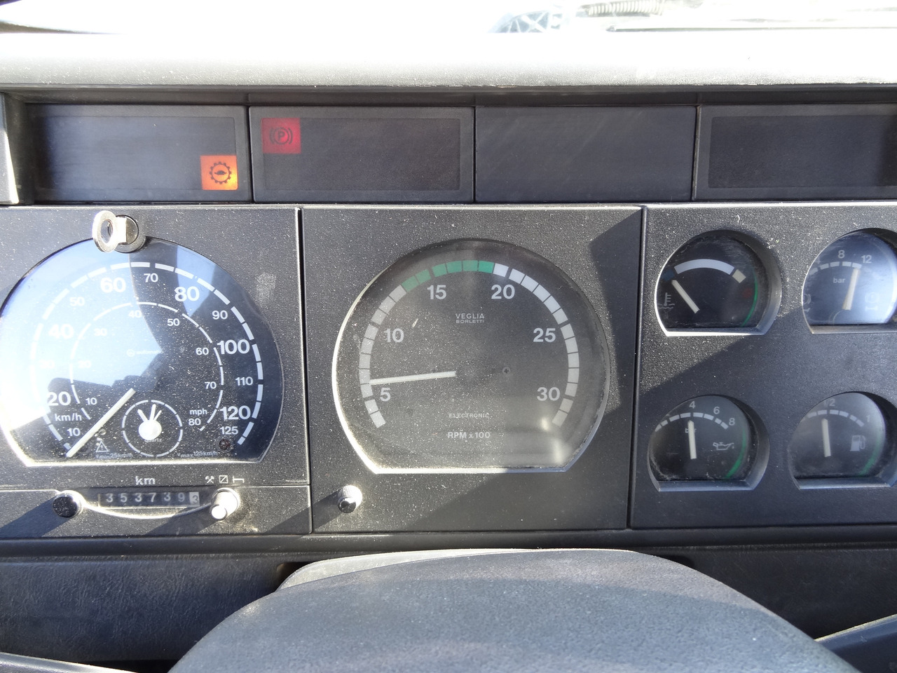 Iveco EuroTrakker 260E31 6X4 Palfinger 36002 - Kamion sa dizalicom, Kamion sa tovarnim sandukom: slika 2 Iveco EuroTrakker 260E31 6X4 Palfinger 36002 - Kamion sa dizalicom, Kamion sa tovarnim sandukom: slika 2