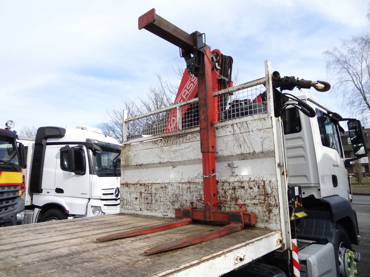 MAN TGS 26.320 6X4 BB mit Kran Fassi F175 - Kamion sa dizalicom, Kamion sa tovarnim sandukom: slika 3 MAN TGS 26.320 6X4 BB mit Kran Fassi F175 - Kamion sa dizalicom, Kamion sa tovarnim sandukom: slika 3