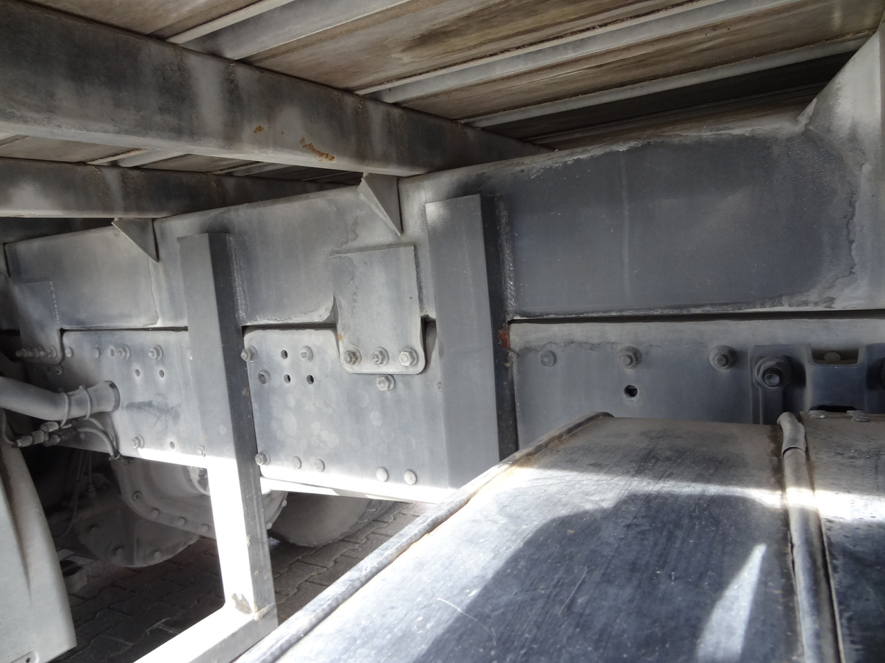 MAN TGS 26.320 6X4 BB mit Kran Fassi F175 - Kamion sa dizalicom, Kamion sa tovarnim sandukom: slika 2 MAN TGS 26.320 6X4 BB mit Kran Fassi F175 - Kamion sa dizalicom, Kamion sa tovarnim sandukom: slika 2