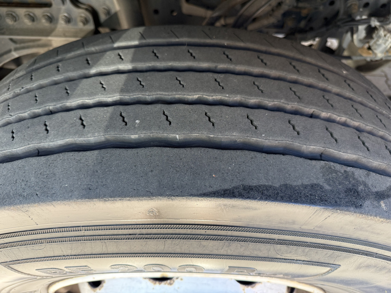 Mercedes-Benz Actros 1827 Kran Palfinger PK 9002 - Kamion sa dizalicom, Kamion sa ceradom: slika 2 Mercedes-Benz Actros 1827 Kran Palfinger PK 9002 - Kamion sa dizalicom, Kamion sa ceradom: slika 2