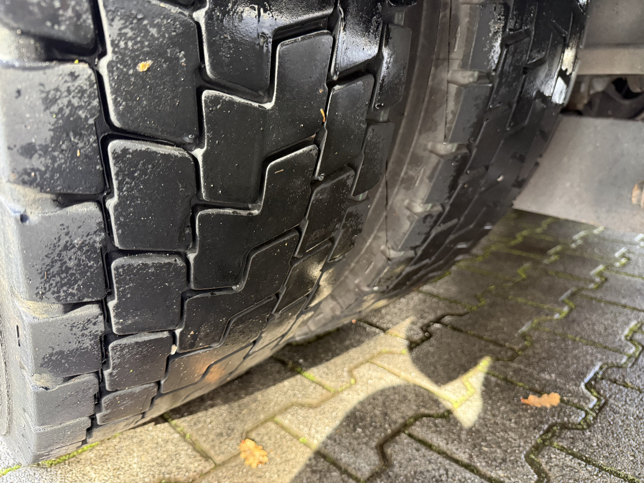 Mercedes-Benz Actros 2535 6X2 HMF 2420 bis 25 Meter - Kamion sa tovarnim sandukom, Kamion sa dizalicom: slika 3 Mercedes-Benz Actros 2535 6X2 HMF 2420 bis 25 Meter - Kamion sa tovarnim sandukom, Kamion sa dizalicom: slika 3