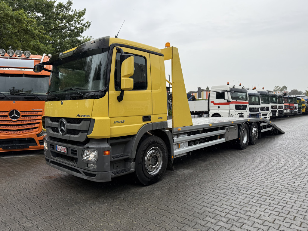 Mercedes-Benz Actros MP3 2532 6X2 Maschinentransporter - Kamion sa tovarnim sandukom: slika 1 Mercedes-Benz Actros MP3 2532 6X2 Maschinentransporter - Kamion sa tovarnim sandukom: slika 1