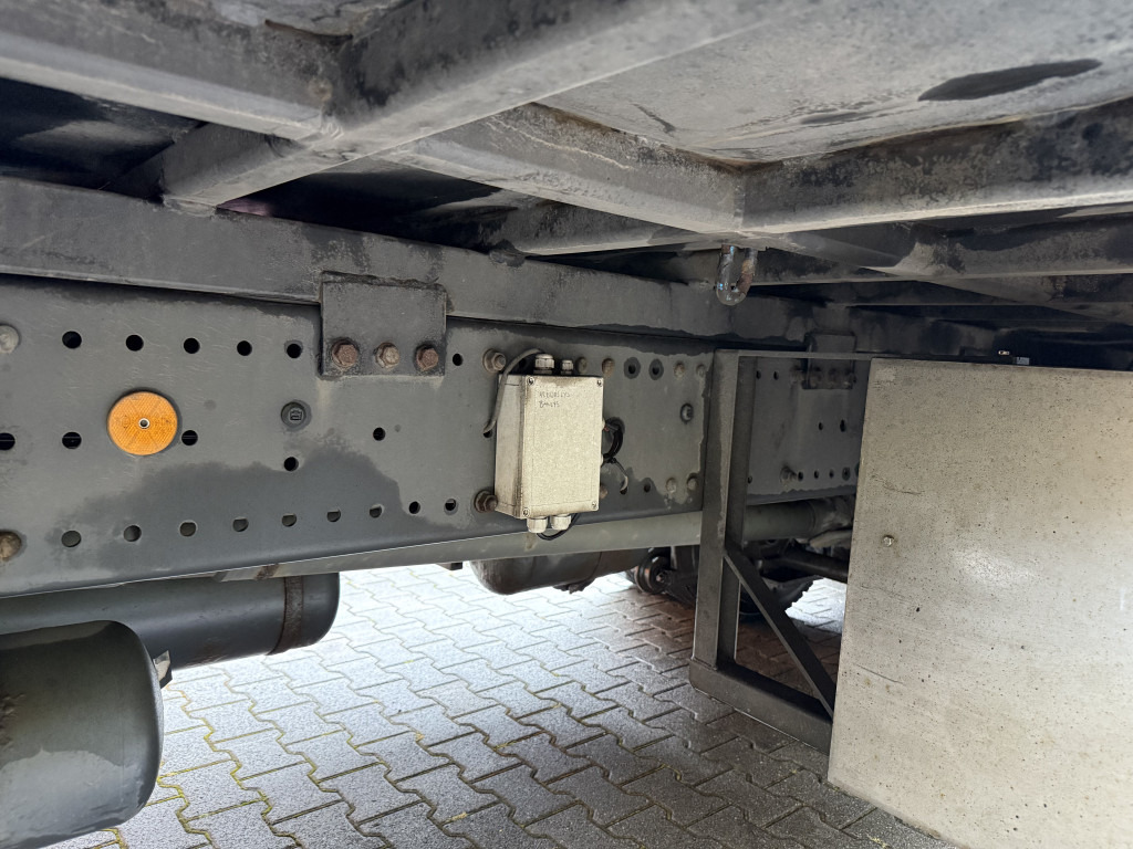 Mercedes-Benz Actros MP3 2532 6X2 Maschinentransporter - Kamion sa tovarnim sandukom: slika 4 Mercedes-Benz Actros MP3 2532 6X2 Maschinentransporter - Kamion sa tovarnim sandukom: slika 4