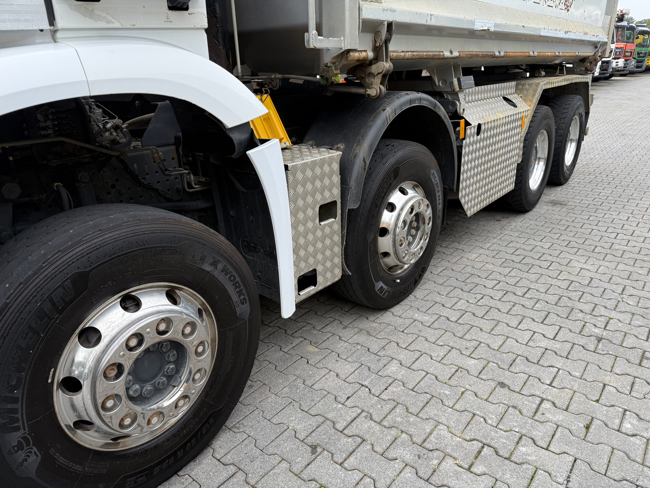 Mercedes-Benz Arocs 3245 K 8X4 - Istovarivač: slika 4 Mercedes-Benz Arocs 3245 K 8X4 - Istovarivač: slika 4