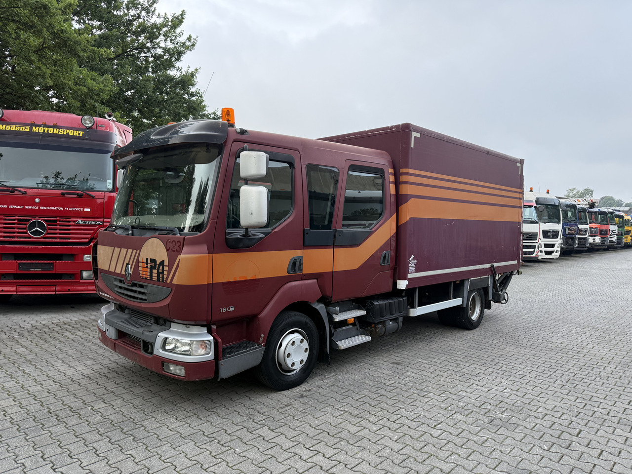 Renault Midlum 180.10 DoKa - Kamion sa zatvorenim sandukom: slika 1 Renault Midlum 180.10 DoKa - Kamion sa zatvorenim sandukom: slika 1