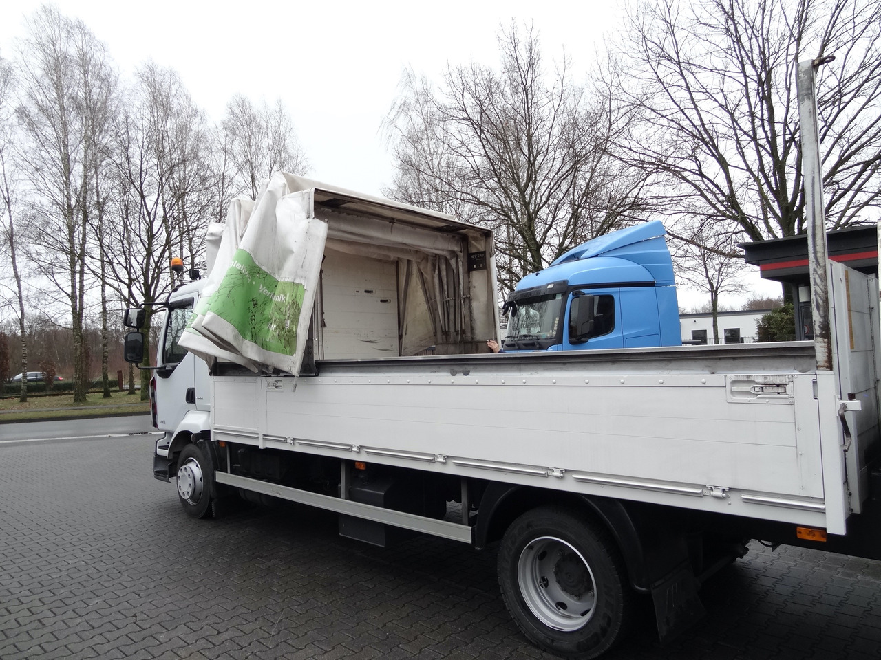 Renault Midlum 300.12 Fassi F80 - Kamion sa dizalicom, Kamion sa tovarnim sandukom: slika 3 Renault Midlum 300.12 Fassi F80 - Kamion sa dizalicom, Kamion sa tovarnim sandukom: slika 3