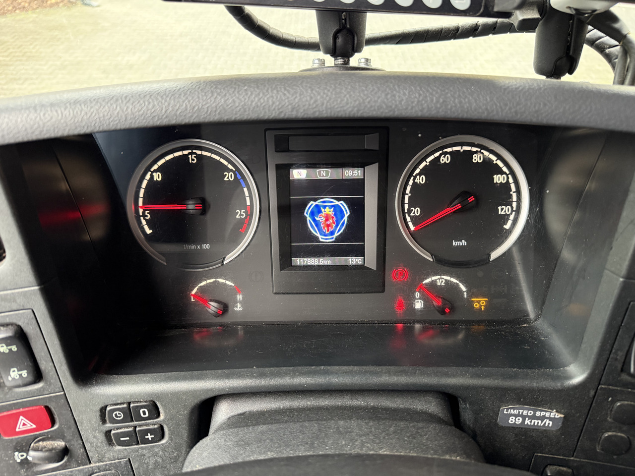 Scania P280 6X2*4 - Kamion sa golom šasijom i zatvorenom kabinom: slika 4 Scania P280 6X2*4 - Kamion sa golom šasijom i zatvorenom kabinom: slika 4