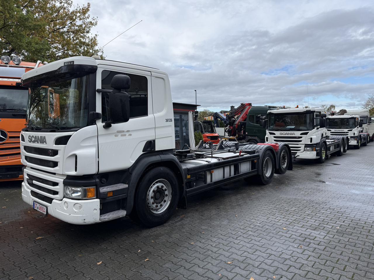 Scania P280 6X2*4 - Kamion sa golom šasijom i zatvorenom kabinom: slika 1 Scania P280 6X2*4 - Kamion sa golom šasijom i zatvorenom kabinom: slika 1