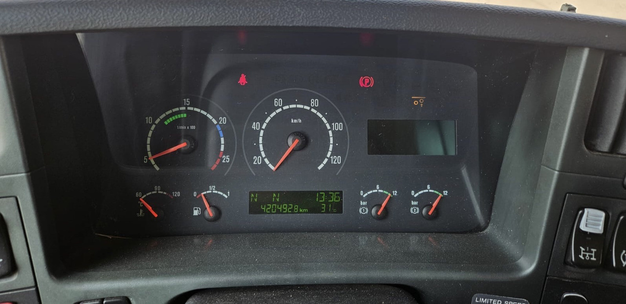 Scania P420 8X2*6 - Kamion sa golom šasijom i zatvorenom kabinom: slika 3 Scania P420 8X2*6 - Kamion sa golom šasijom i zatvorenom kabinom: slika 3