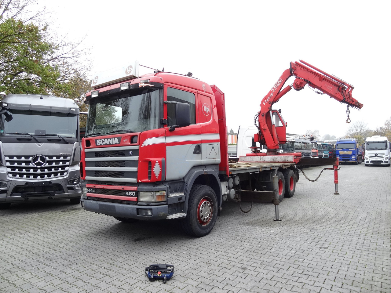 Scania R144 460 6X4 Fassi 360 bis 25 Meter - Kamion sa tovarnim sandukom, Kamion sa dizalicom: slika 1 Scania R144 460 6X4 Fassi 360 bis 25 Meter - Kamion sa tovarnim sandukom, Kamion sa dizalicom: slika 1