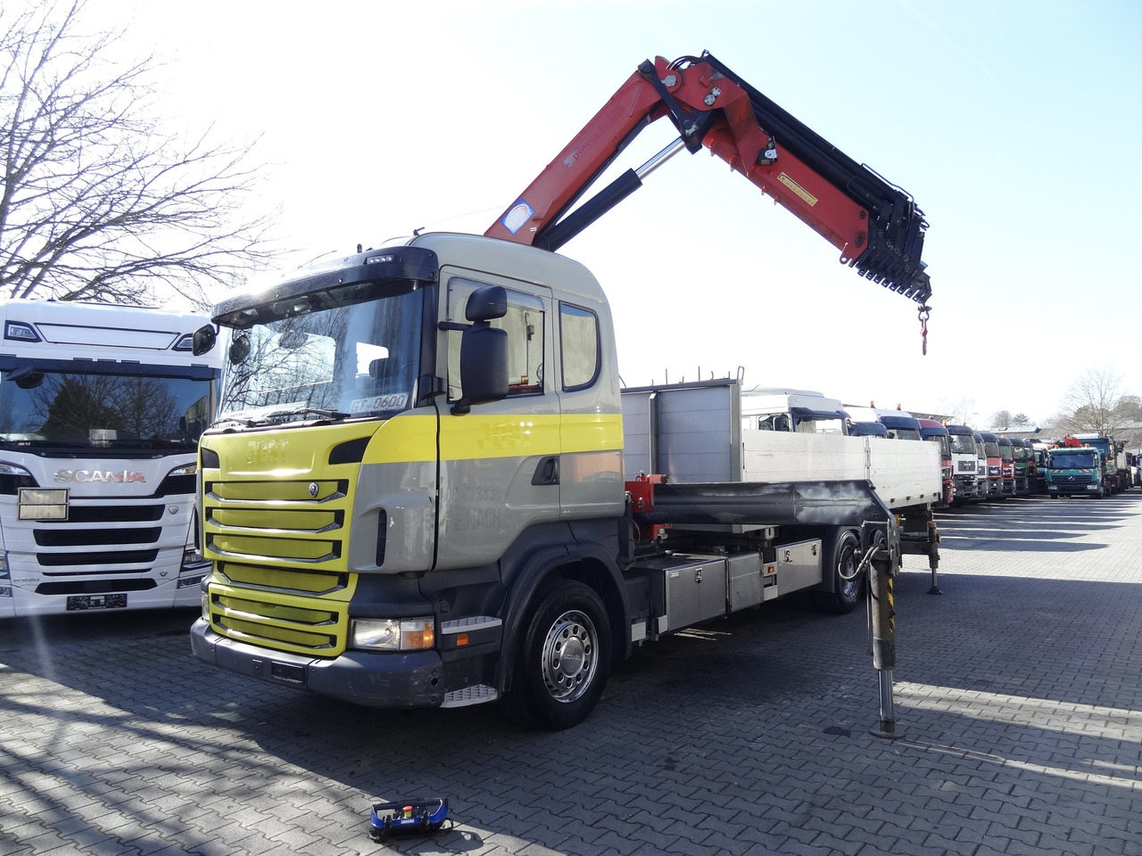 Scania R440 6X2*4 Kran HMF 3000 bis 30 Meter - Kamion sa tovarnim sandukom, Kamion sa dizalicom: slika 1 Scania R440 6X2*4 Kran HMF 3000 bis 30 Meter - Kamion sa tovarnim sandukom, Kamion sa dizalicom: slika 1