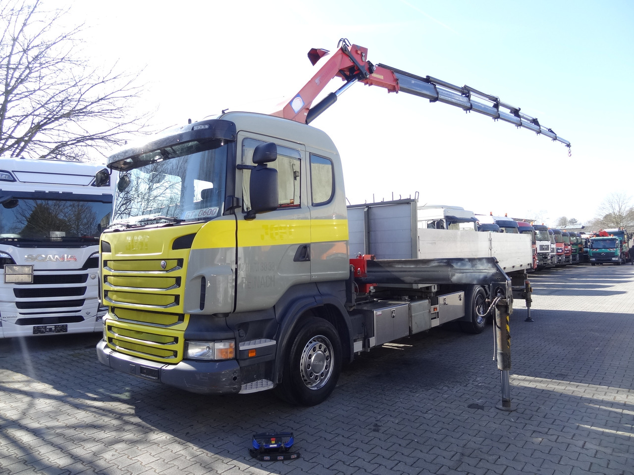 Scania R440 6X2*4 Kran HMF 3000 bis 30 Meter - Kamion sa dizalicom, Kamion sa tovarnim sandukom: slika 1 Scania R440 6X2*4 Kran HMF 3000 bis 30 Meter - Kamion sa dizalicom, Kamion sa tovarnim sandukom: slika 1