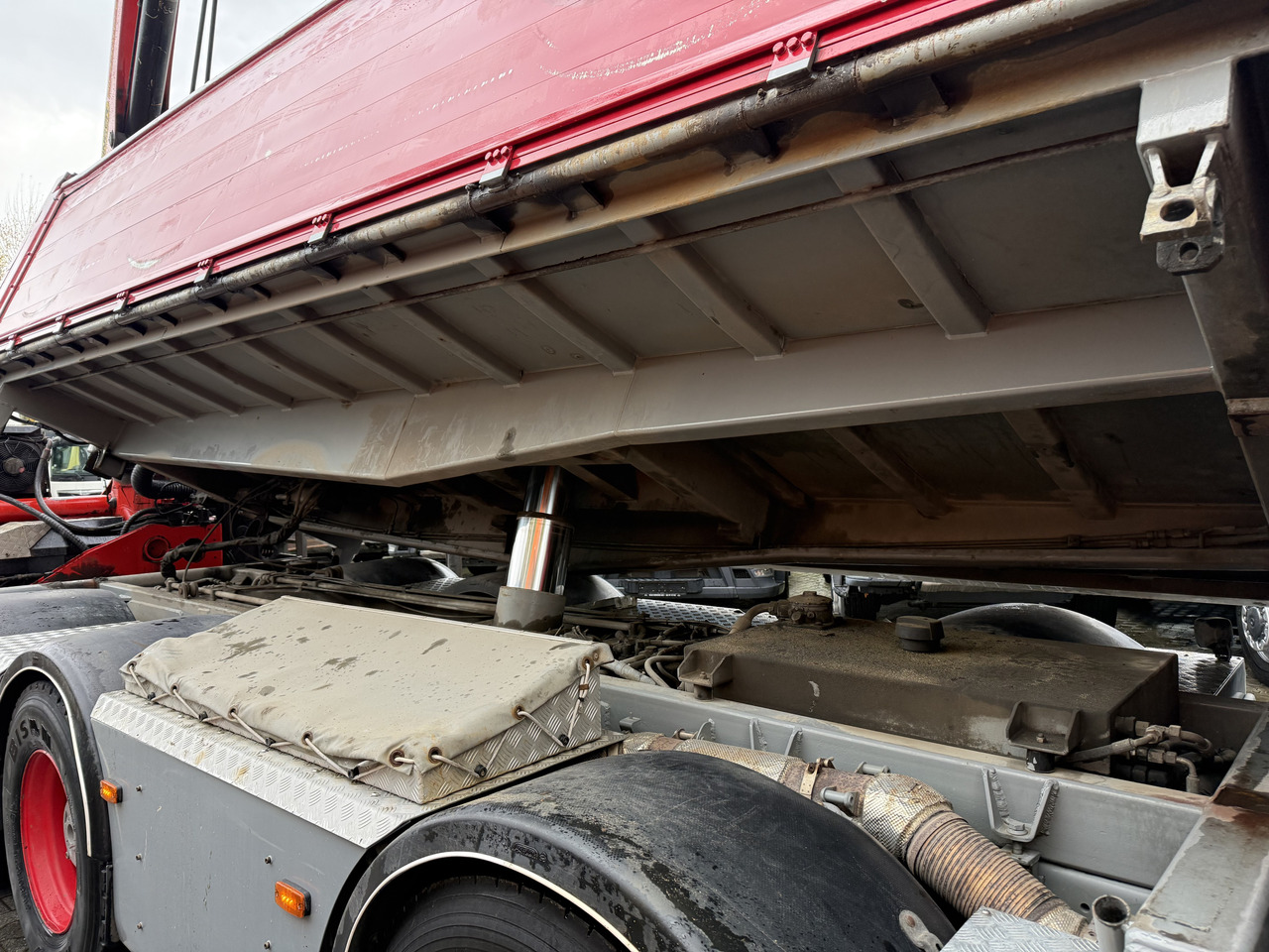 Scania R580 V8 8X4 Kipper Kran Palfinger 22002 - Kamion sa dizalicom, Istovarivač: slika 3 Scania R580 V8 8X4 Kipper Kran Palfinger 22002 - Kamion sa dizalicom, Istovarivač: slika 3