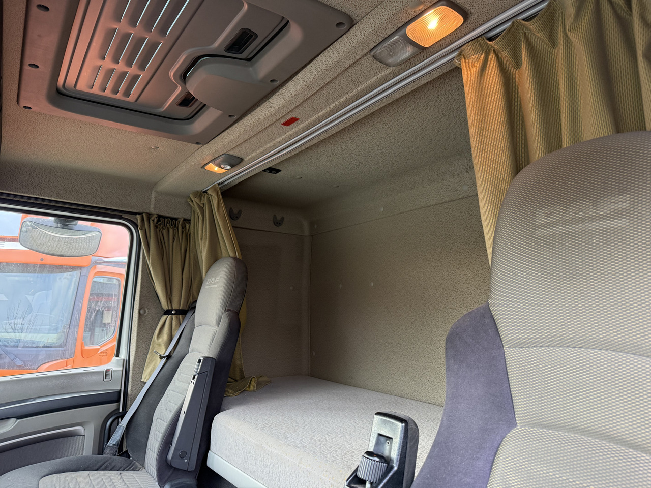 Daf XF105 460 4X2 Comfort Cab - Tegljač: slika 4 Daf XF105 460 4X2 Comfort Cab - Tegljač: slika 4