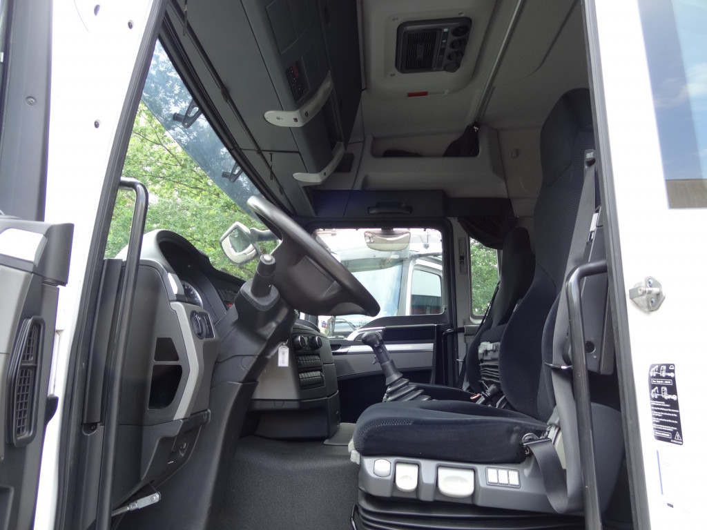 MAN TGS 18.320 LLS Fahrschule/ driving school - Tegljač: slika 2 MAN TGS 18.320 LLS Fahrschule/ driving school - Tegljač: slika 2