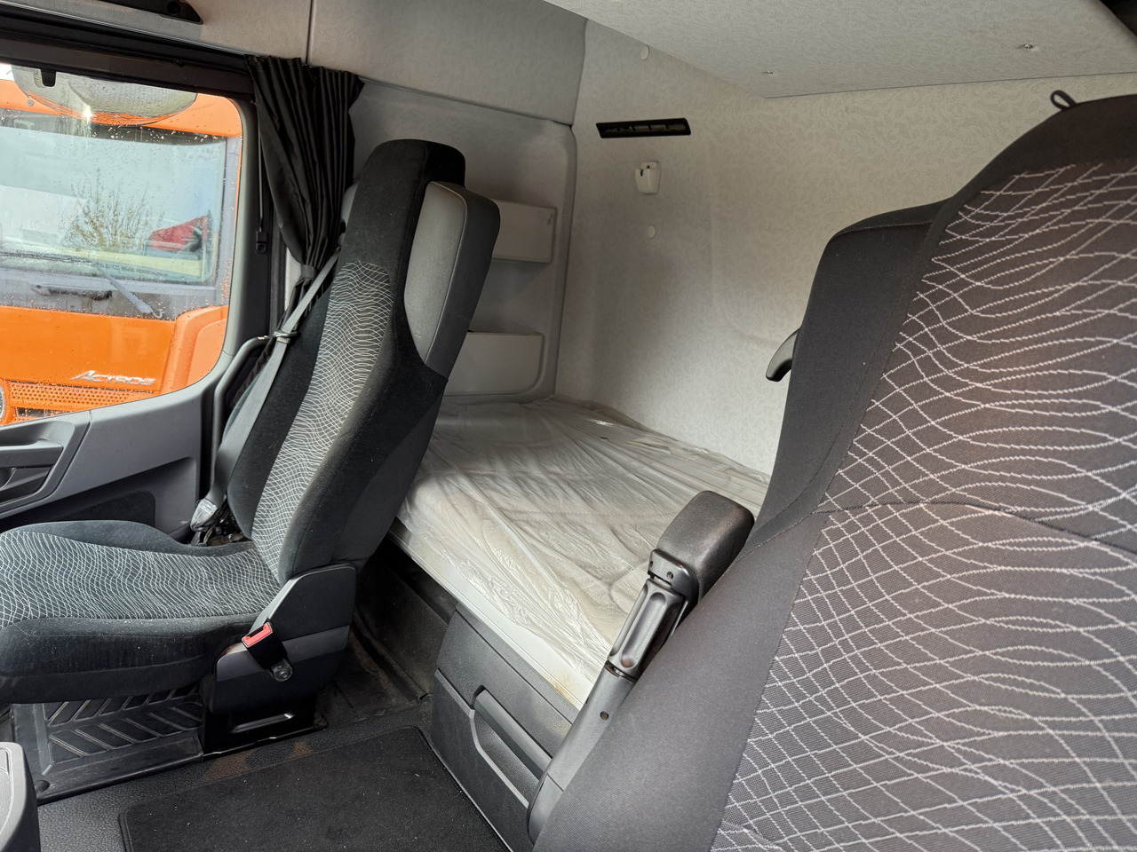 Mercedes-Benz Arocs 2653 6X4 Kran Kesla 2124L - Tegljač: slika 4 Mercedes-Benz Arocs 2653 6X4 Kran Kesla 2124L - Tegljač: slika 4