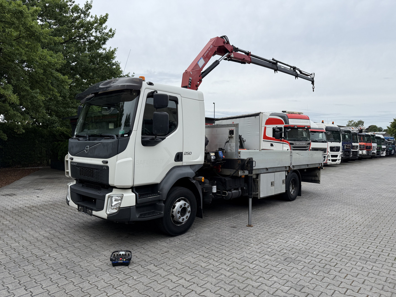 Volvo FL250.16 HMF 875 K3 - Kamion sa tovarnim sandukom, Kamion sa dizalicom: slika 1 Volvo FL250.16 HMF 875 K3 - Kamion sa tovarnim sandukom, Kamion sa dizalicom: slika 1