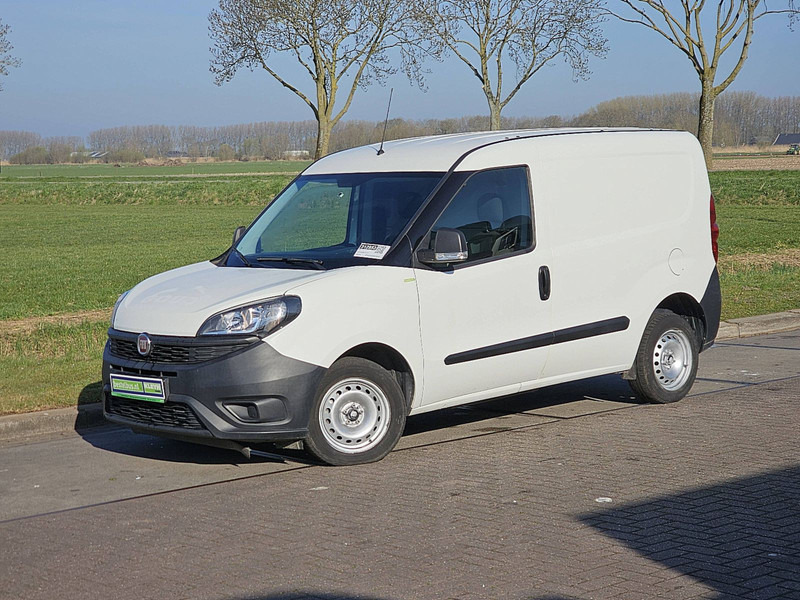 Fiat Doblò 1.3 L1 Airco Euro6 NAP! - Dostavno vozilo sa zatvorenim sandukom: slika 2 Fiat Doblò 1.3 L1 Airco Euro6 NAP! - Dostavno vozilo sa zatvorenim sandukom: slika 2