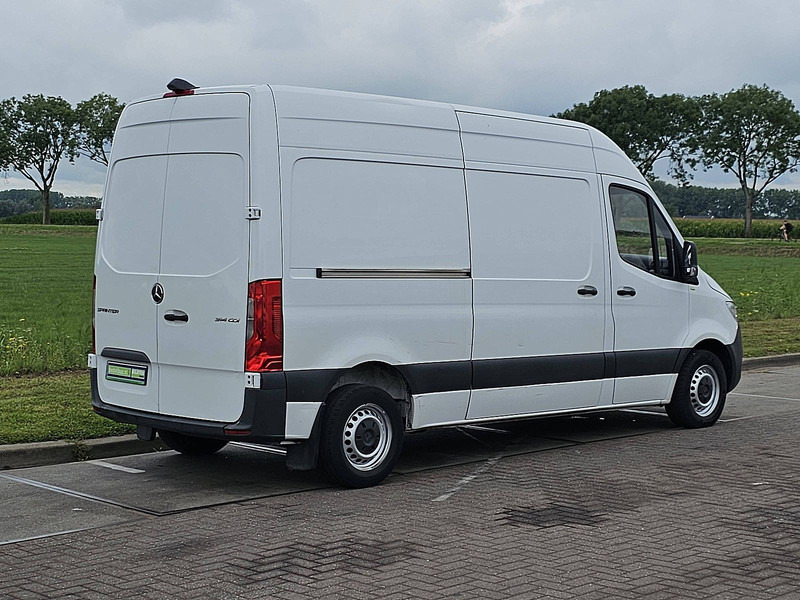 Mercedes-Benz Sprinter 314 L2H2 Mbux Airco Eur6 - Furgon: slika 3 Mercedes-Benz Sprinter 314 L2H2 Mbux Airco Eur6 - Furgon: slika 3
