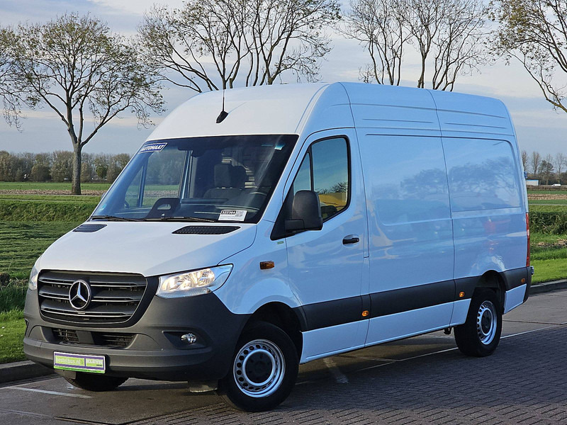 Mercedes-Benz Sprinter 317 L2H2 RWD Mbux10 - Furgon: slika 2 Mercedes-Benz Sprinter 317 L2H2 RWD Mbux10 - Furgon: slika 2