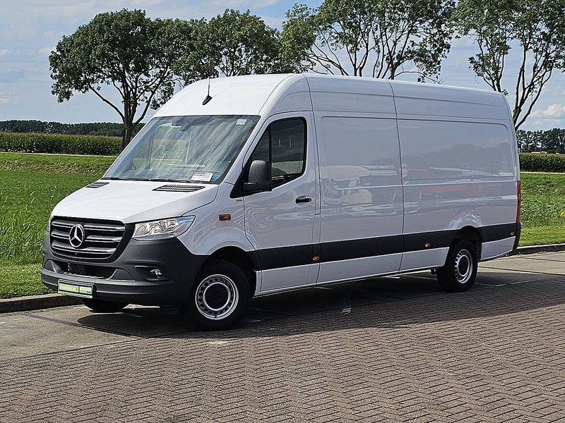 Mercedes-Benz Sprinter 317 L3H2 Maxi Mbux - Furgon: slika 2 Mercedes-Benz Sprinter 317 L3H2 Maxi Mbux - Furgon: slika 2