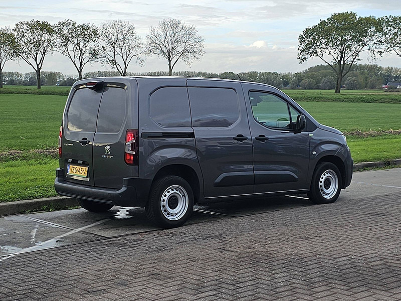 Peugeot Partner 1.5 L1H1 Navi Euro6 AC! - Dostavno vozilo sa zatvorenim sandukom: slika 3 Peugeot Partner 1.5 L1H1 Navi Euro6 AC! - Dostavno vozilo sa zatvorenim sandukom: slika 3