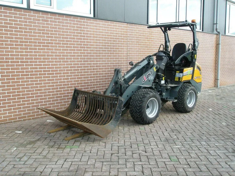 Giant G2200E - Kompaktni utovarivač guseničar: slika 1 Giant G2200E - Kompaktni utovarivač guseničar: slika 1