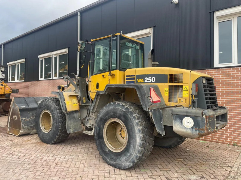 Komatsu WA250-5 - Utovarivač točkaš: slika 3 Komatsu WA250-5 - Utovarivač točkaš: slika 3