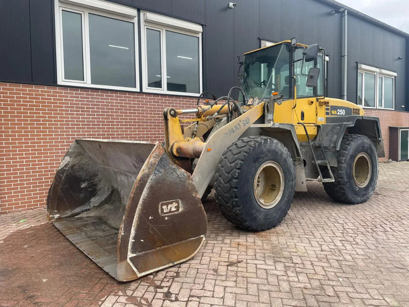 Komatsu WA250-5 - Utovarivač točkaš: slika 1 Komatsu WA250-5 - Utovarivač točkaš: slika 1