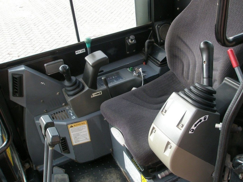 Mini bager Takeuchi TB23R: slika 6