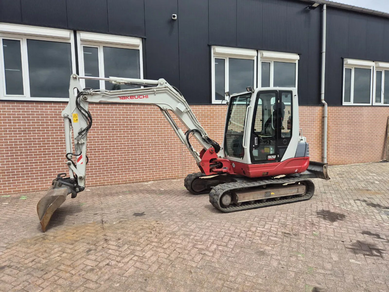 Takeuchi TB250 - Mini bager: slika 1 Takeuchi TB250 - Mini bager: slika 1