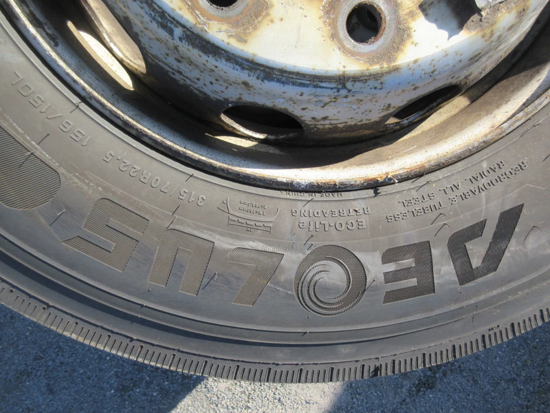 Aeolus 315/70R 22,5 M+S LOD 156/150L PROFIEL 80% MET STAAL WIEL VOOR 2X - Guma za Kamion: slika 4 Aeolus 315/70R 22,5 M+S LOD 156/150L PROFIEL 80% MET STAAL WIEL VOOR 2X - Guma za Kamion: slika 4