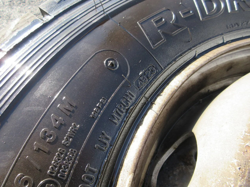 Bridgestone 245/70R 17.5 M+S BRIDGESTONE 4 X ACHTERWIEL STAALWIEL DAF LF 230 EURO 6 - Guma za Kamion: slika 3 Bridgestone 245/70R 17.5 M+S BRIDGESTONE 4 X ACHTERWIEL STAALWIEL DAF LF 230 EURO 6 - Guma za Kamion: slika 3