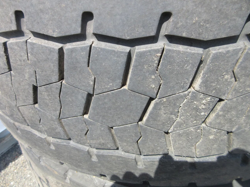 Bridgestone 315/70R22.5 DURAVIS M+S ALCOA WIEL MERCEDES 60% PROFILE - Guma za Kamion: slika 3 Bridgestone 315/70R22.5 DURAVIS M+S ALCOA WIEL MERCEDES 60% PROFILE - Guma za Kamion: slika 3