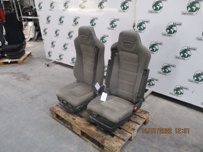 Iveco 5801416515 // 5801419691 HI WAY EURO 6 RECHT EN LINKS - Sedište za Kamion: slika 2 Iveco 5801416515 // 5801419691 HI WAY EURO 6 RECHT EN LINKS - Sedište za Kamion: slika 2