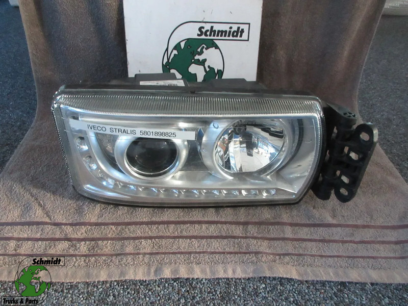 Iveco 5801898825 KOPLAMP HI WAY EURO 6 RECHTS KANT - Prednja svetla za Kamion: slika 1 Iveco 5801898825 KOPLAMP HI WAY EURO 6 RECHTS KANT - Prednja svetla za Kamion: slika 1