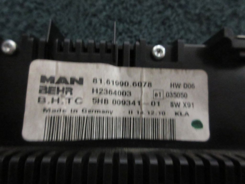 MAN 81.61990-6078 / 6096 / 6104 / 6114 / Kachelbediening - Električni sistem za Kamion: slika 3 MAN 81.61990-6078 / 6096 / 6104 / 6114 / Kachelbediening - Električni sistem za Kamion: slika 3