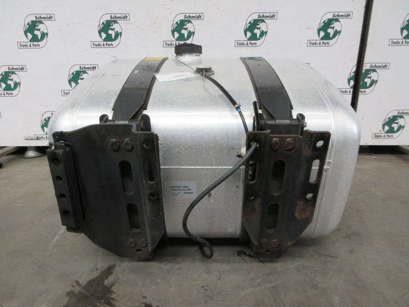 Mercedes-Benz A 960 470 21 03 DIESELTANK 330 LITER MERCEDES BENZ LOW DEK EURO 6 - Rezervoar za gorivo za Kamion: slika 3 Mercedes-Benz A 960 470 21 03 DIESELTANK 330 LITER MERCEDES BENZ LOW DEK EURO 6 - Rezervoar za gorivo za Kamion: slika 3