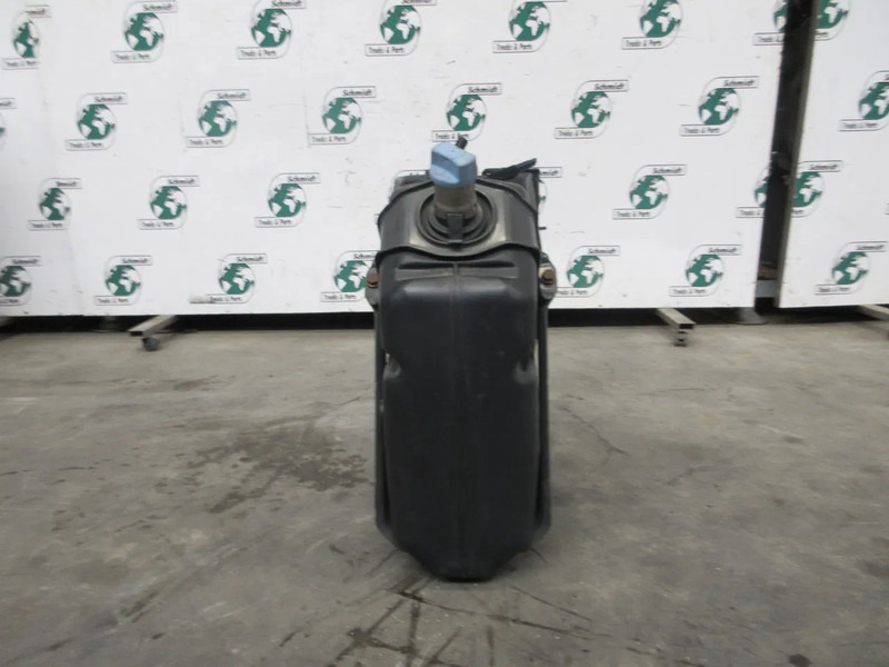 Mercedes-Benz A 960 470 40 15 // A 960 470 27 15 // A 960 470 28 15 AD BLUE TANK MERCEDES MP4 - Rezervoar za gorivo za Kamion: slika 2 Mercedes-Benz A 960 470 40 15 // A 960 470 27 15 // A 960 470 28 15 AD BLUE TANK MERCEDES MP4 - Rezervoar za gorivo za Kamion: slika 2