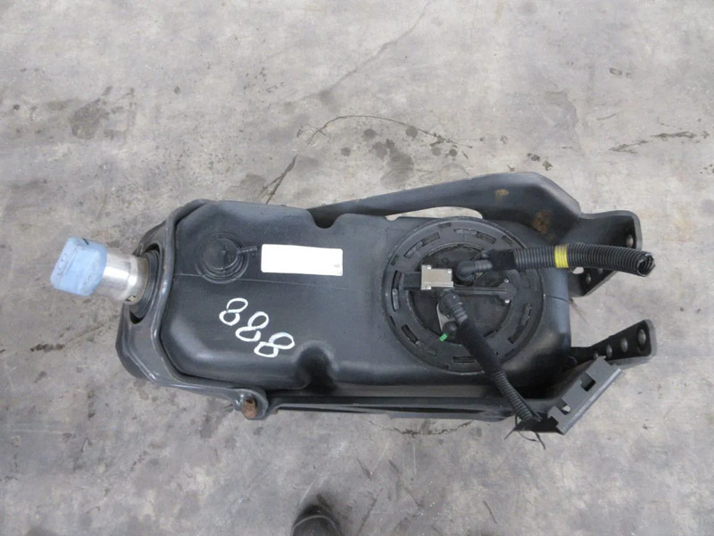 Mercedes-Benz A 960 470 40 15 // A 960 470 27 15 // A 960 470 28 15 AD BLUE TANK MERCEDES MP4 - Rezervoar za gorivo za Kamion: slika 5 Mercedes-Benz A 960 470 40 15 // A 960 470 27 15 // A 960 470 28 15 AD BLUE TANK MERCEDES MP4 - Rezervoar za gorivo za Kamion: slika 5