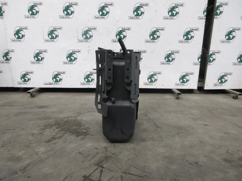 Mercedes-Benz A 960 470 40 15 // A 960 470 27 15 // A 960 470 28 15 AD BLUE TANK MERCEDES MP4 - Rezervoar za gorivo za Kamion: slika 4 Mercedes-Benz A 960 470 40 15 // A 960 470 27 15 // A 960 470 28 15 AD BLUE TANK MERCEDES MP4 - Rezervoar za gorivo za Kamion: slika 4