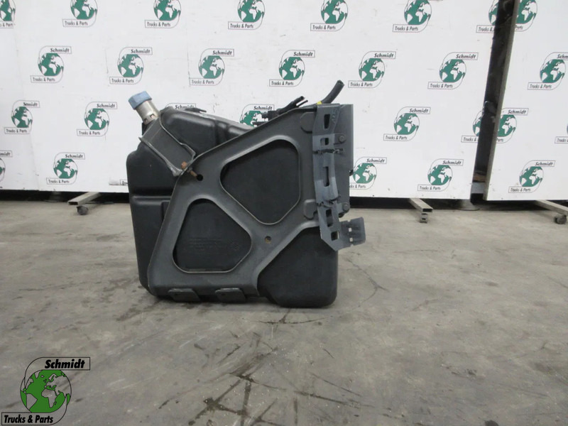 Mercedes-Benz A 960 470 40 15 // A 960 470 27 15 // A 960 470 28 15 AD BLUE TANK MERCEDES MP4 - Rezervoar za gorivo za Kamion: slika 1 Mercedes-Benz A 960 470 40 15 // A 960 470 27 15 // A 960 470 28 15 AD BLUE TANK MERCEDES MP4 - Rezervoar za gorivo za Kamion: slika 1