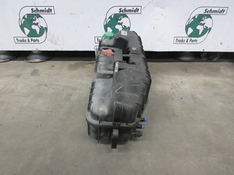 Mercedes-Benz A 960 501 90 03 WATERTANK MERCEDES BENZ 1833 MP4 EURO 6 - Ekspanziona posuda za Kamion: slika 4 Mercedes-Benz A 960 501 90 03 WATERTANK MERCEDES BENZ 1833 MP4 EURO 6 - Ekspanziona posuda za Kamion: slika 4