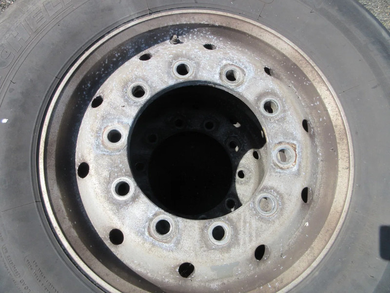 Michelin 385/65R 22.5 VOOR BANDEN M+S MET ALCOA WIELEN 50% PROFILE - Guma za Kamion: slika 2 Michelin 385/65R 22.5 VOOR BANDEN M+S MET ALCOA WIELEN 50% PROFILE - Guma za Kamion: slika 2