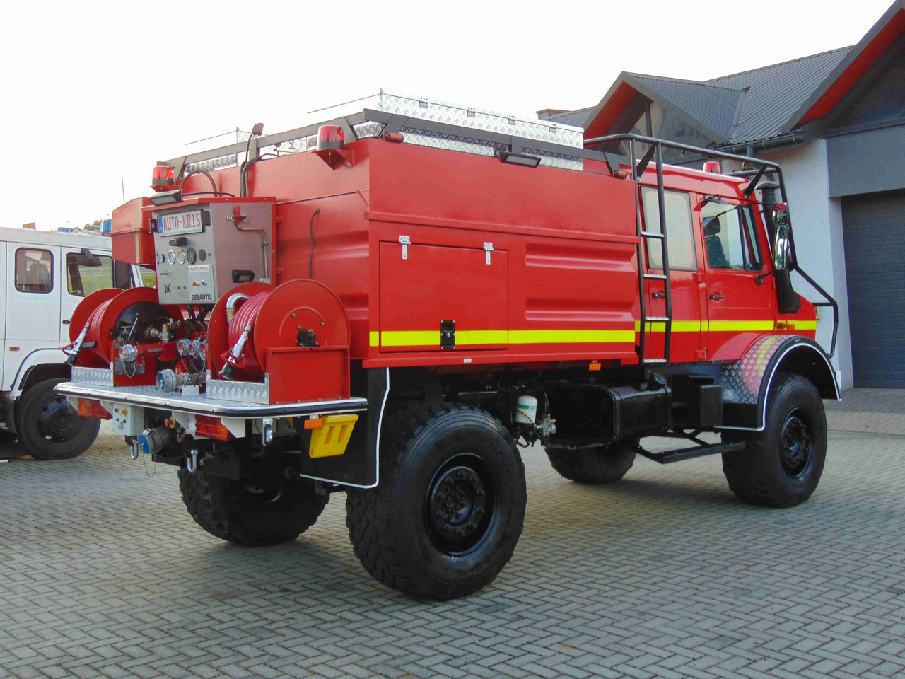 MERCEDES-BENZ Unimog U5000 4x4 DESAUTEL - 5000 WATER !!! - Vatrogasni kamion: slika 4 MERCEDES-BENZ Unimog U5000 4x4 DESAUTEL - 5000 WATER !!! - Vatrogasni kamion: slika 4