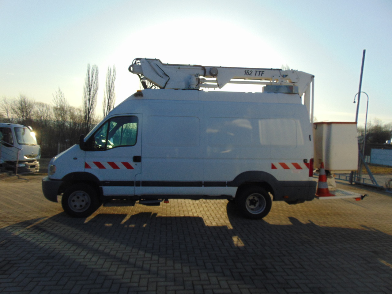 RENAULT Mascott 2,8dCi 110 L2H3 France Elevateur 152TTF 162TTF - Vazdušna platforma: slika 5 RENAULT Mascott 2,8dCi 110 L2H3 France Elevateur 152TTF 162TTF - Vazdušna platforma: slika 5