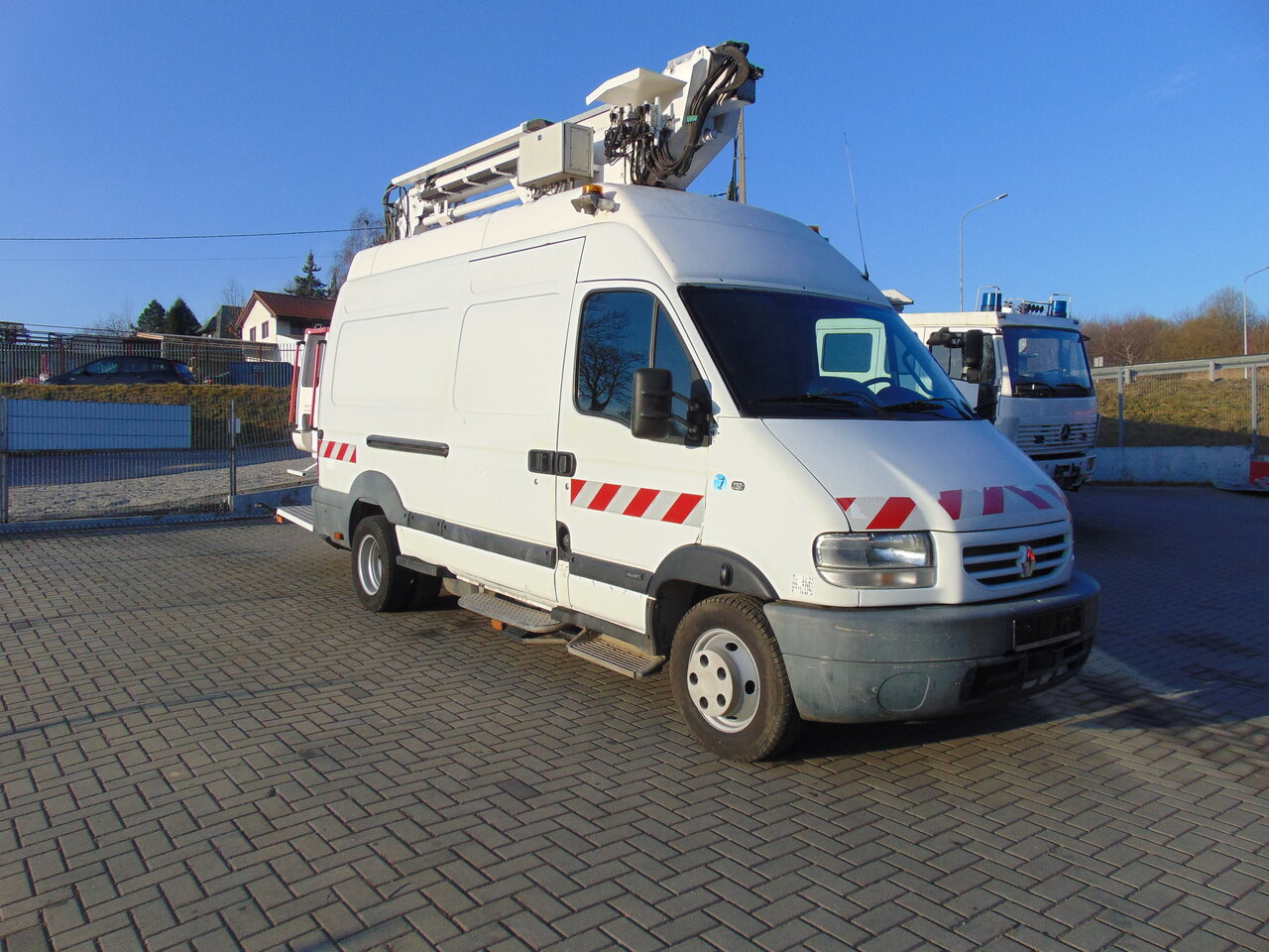 RENAULT Mascott 2,8dCi 110 L2H3 France Elevateur 152TTF 162TTF - Vazdušna platforma: slika 2 RENAULT Mascott 2,8dCi 110 L2H3 France Elevateur 152TTF 162TTF - Vazdušna platforma: slika 2