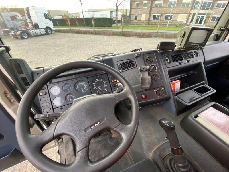 Interior photo 2: DAF 65CF-240 / FULL STEEL / POMP / 3 COMPARTIMENTS / 8350 LITER / ONLY:25969 KM / EURO-2 / MANUAL / GOOD CONDITION DAF 65CF-240 / FULL STEEL / POMP / 3 COMPARTIMENTS / 8350 LITER / ONLY:25969 KM / EURO-2 / MANUAL / GOOD CONDITION